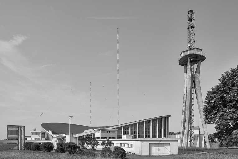 A 317 m d’altitude, le bâtiment doit s’étendre sur 82 m de longueur, 43 m de largeur et 16 m de hauteur maximale. [©Marco Kany]