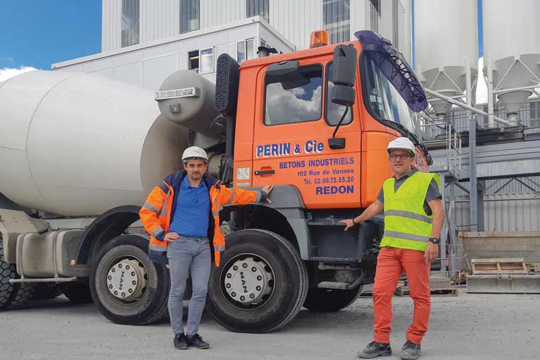 Vincent Noblet, responsable commercial Nord-Ouest et technique sur les départements 35 et 53 chez BASF CC, et Denis Chéron, responsable qualité et laboratoire chez Périn & Cie. [©BASF/Périn & Cie]