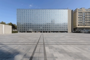 240 moucharabiehs sont placés sur les façades de l’IMA. [©Th. Rambaud]