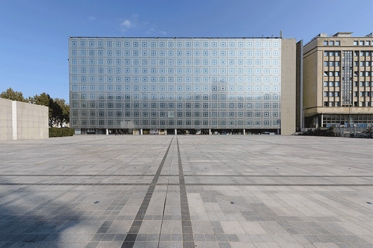 240 moucharabiehs sont placés sur les façades de l’IMA. [©Th. Rambaud]