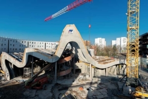 Les courbes imaginées par Emile Aillaud pour le parc des Courtillières se sont réinterprétées au niveau de la couverture du hall d’accueil du nouvel espace culturel de Pantin. [©ACPresse]