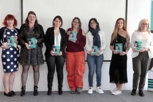 Les 7 lauréates de gauche à droite : Cécile Dubois, Harmony Delacour, Marine Montin, Lisa Marteau, Florbela Loureiro Da Rocha Gil, Denitsa Hristova, Sylvie Linxe. [©Johanne Goudstikker]