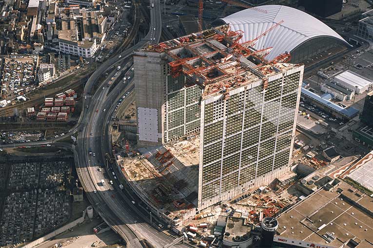 La Grande Arche de La Défense a fait la part belle au BHP. [©Bouygues]