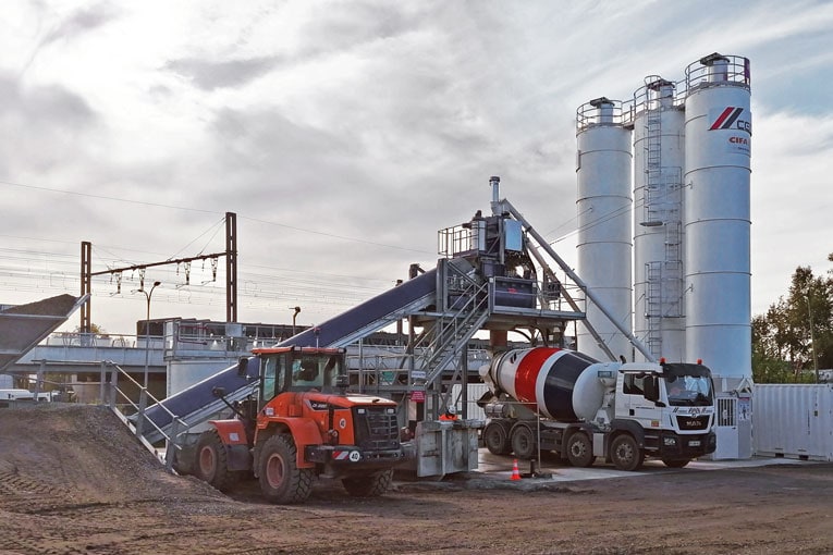 C’est une unité mobile Euromecc qui permet à Cemex de livrer le chantier du quartier Belvédère, à Bordeaux. [©Cemex]