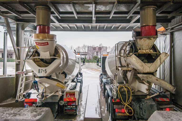  Le chargement en centrale d’un camion-toupie est, en général, la phase la plus sécurisée et la mieux contrôlée. [©ACPresse]