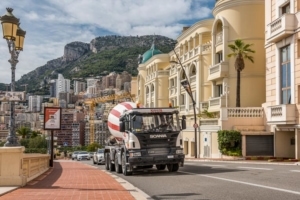 Ecotrans a opté pour des camions-toupies Scania roulant au B100, permettant - 60 % d’émission de CO2, - 80 % de particules fines et - 10 % de nuisance sonore. [©Fred Boyadjia]