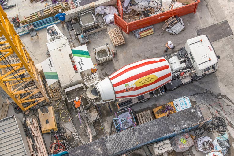 Avec un PTAC de 44 t, chaque toupie embarque plus de béton, ce qui permet de réduire d’autant le trafic poids lourds dans les rues de Monaco. [©Fred Boyadjia]