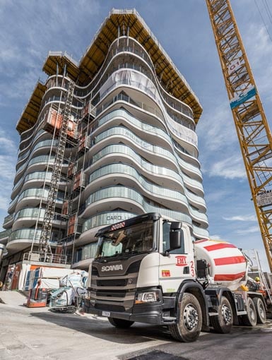 Chantier Testimonio II, à Monaco, spectaculaire avec deux tours de hauteurs respectives de 90 et 100 m, réparties sur 25 et 30 étages. [©Fred Boyadjia]