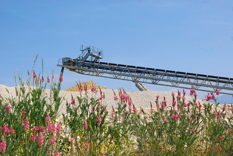  L’Unicem Auvergne Rhône-Alpes et 17 bureaux d’études spécialisés en écologie viennent de signer une charte d'engagement. [©Unicem]