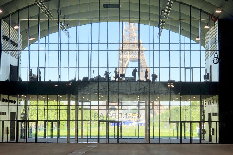 Le dialogue avec la tour Eiffel est saisissant. [©JT]