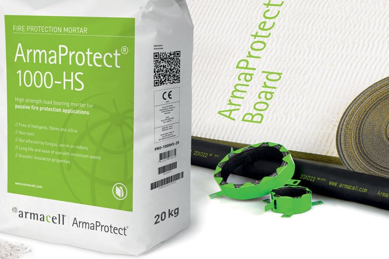 La nouvelle gamme ArmaProtect est composée de bandes intumescentes, de colliers, de panneaux en fibre minérale enduits, de mastics et de mortiers. [©Armacell]