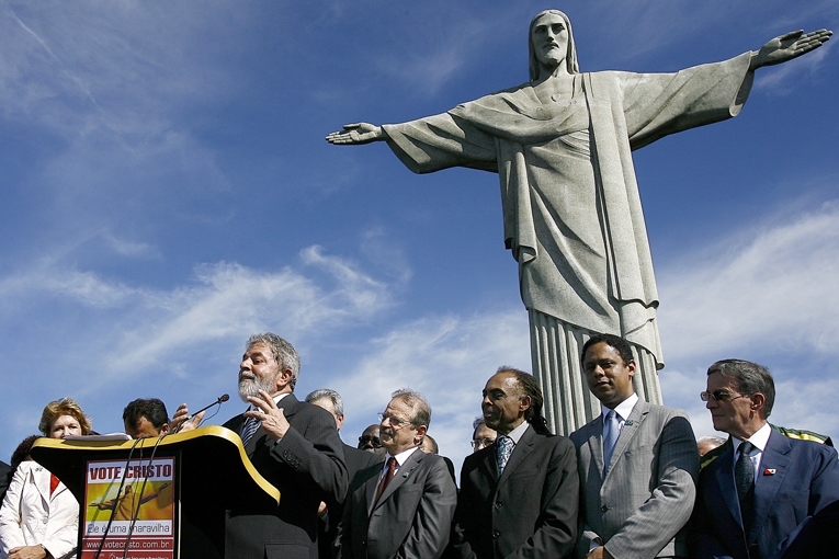 Le président brésilien Luiz Inacio Lula da Silva, venant soutenir la candidature de la statue du Christ Rédempteur au concours international des Sept nouvelles merveilles du monde.  [©DR]