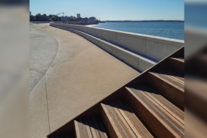 La nouvelle promenade du Port Neuf à La Rochelle. [©LafargeHolcim/Spie Aménagement Littoral]