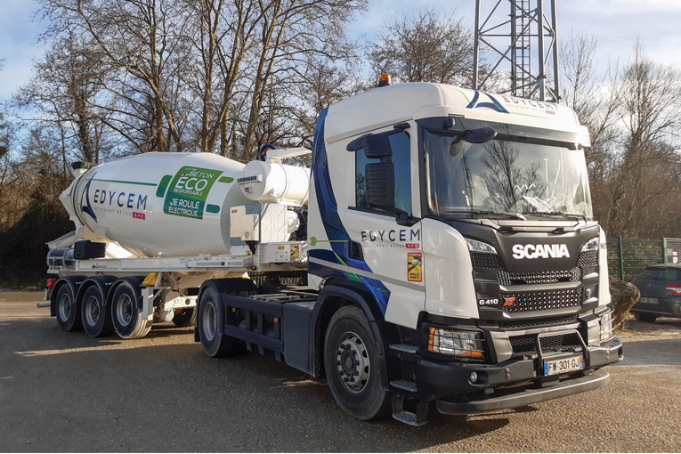 A Bordeaux, MBT a mis en service la première toupie électrique sur semi-remorque aux couleurs d’Edycem BPE. [©Herige]