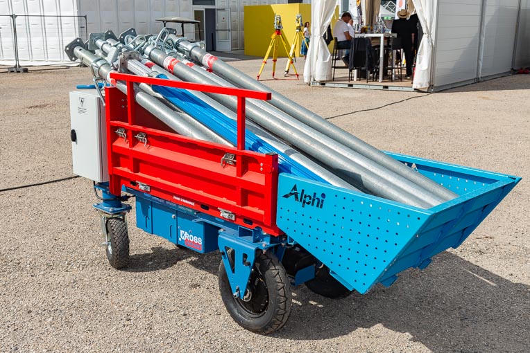 Le Kross Builder est un chariot de manutention 100 % électrique, apte à transporter une charge utile de 270 kg au maximum. [©ACPresse]