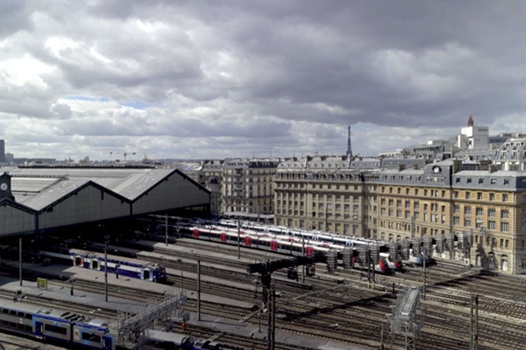 « J’aime bien la gare Saint-Lazare. Ou plutôt non, je ne l’aime pas trop »,explique le romancier Philippe Jaenada. [©Stefan Cornic]