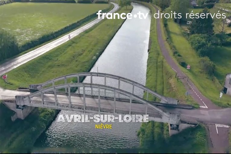 La commune d'Avril-sur-Loire, dans la Nièvre, est accessible par un unique pont... [©France Télévisions]