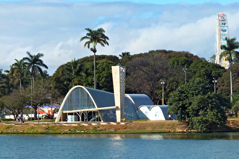 Eglise Saint-François d'Assise, à Belo Horizonte, au Brésil, œuvre d’Oscar Niemeyer. [©Andreborgeslopes]