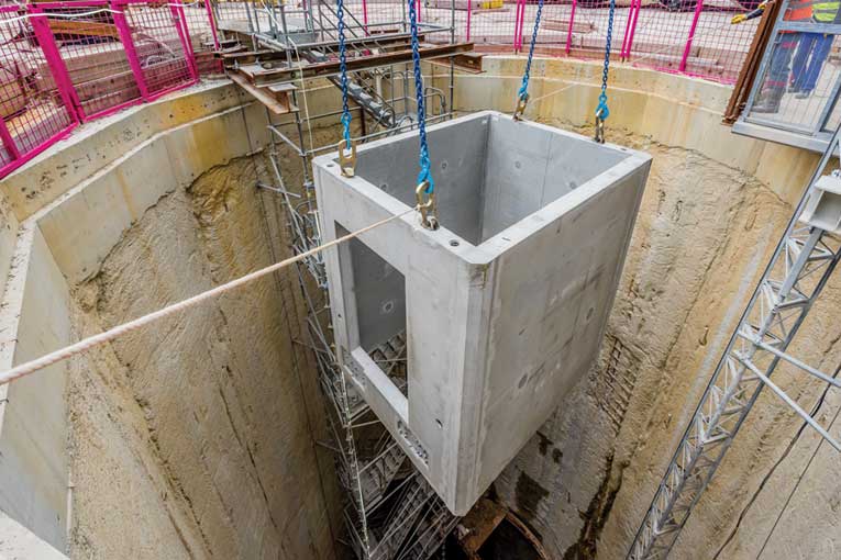 Cimentub a assuré la préfabrication des éléments de la cage d’ascenseur d’un puits d’accès au tunnel SNCF de Meudon. [©Cimentub]