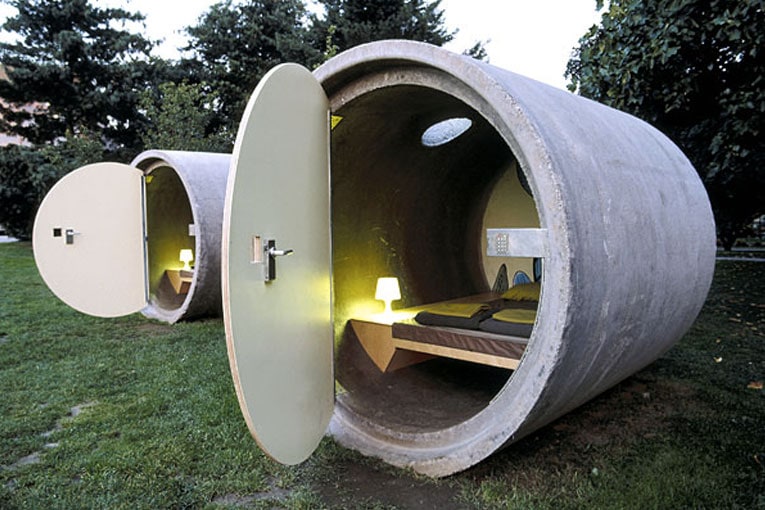 Chambre d'hôtel en béton [©Das Park Hotel]