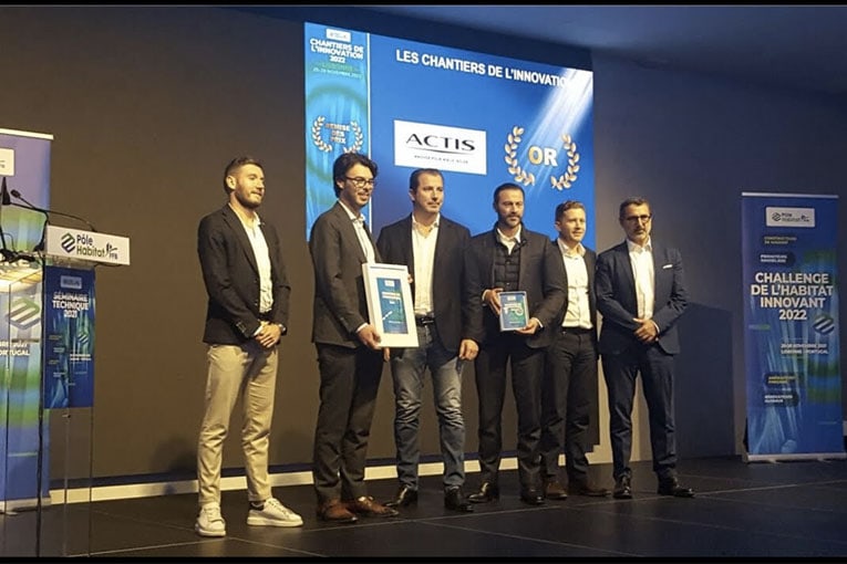 Actis remporte la médaille d’or avec Hybris, son isolant réflecteur alvéolaire pour toitures plates à ossatures bois. [©Actis]