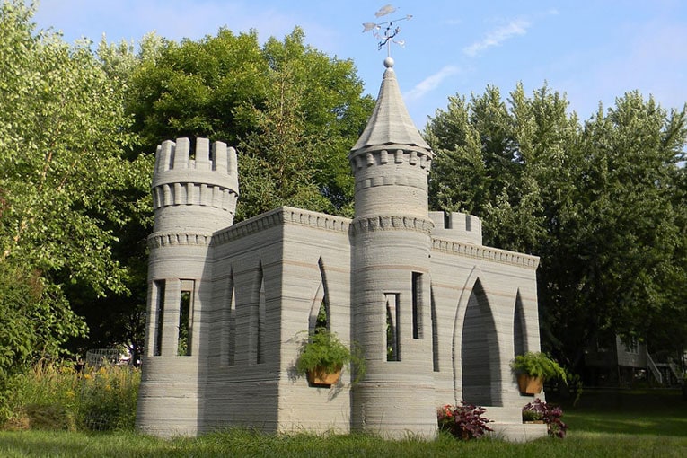 Andrey Rudenko, ingénieur russe, a imprimé un petit château en béton dans le Minnesota aux Etats-Unis [© totalkustom.com]