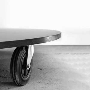 Table basse "O²", simple et brute. Design Antoine Courtiol. [©La Manufacture du béton]