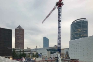 Construction de la tour, au pied de la gare de La Part-Dieu, à Lyon. [©ACPresse]