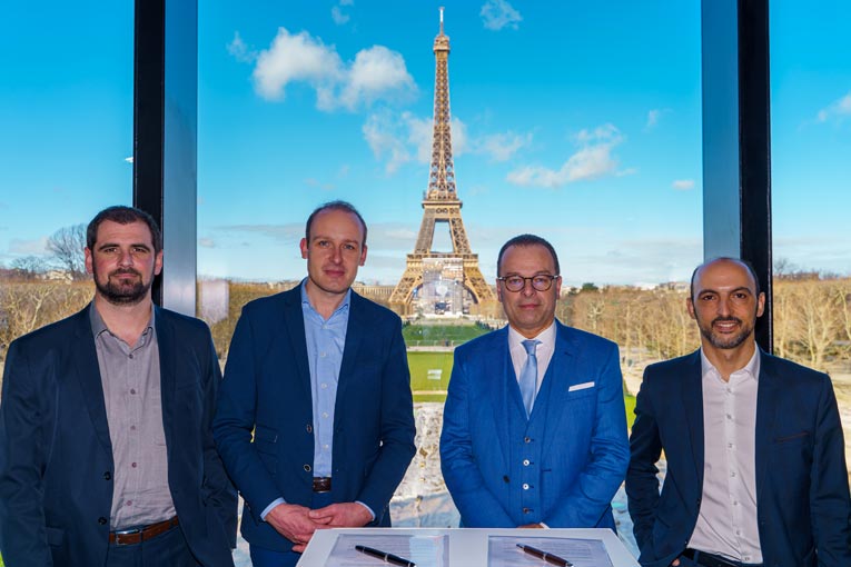 De droite à gauche : Jonathan Chemouil, directeur de l’innovation technique chez Demathieu Bard, Franck Becherel, directeur général en charge de la construction chez Demathieu Bard, Julien Blanchard, président du directoire d’Hoffmann Green Cement, et François Simon, prescripteur région Ile-de-France chez Hoffmann Green Cement. [©Yann Bresson]