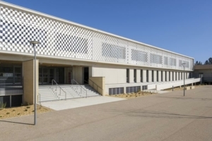 Cemex a fourni près de 3 000 m3 de Vertua Classic et 2 000 m3 de Vertua Plus sur le chantier du collège Voltaire, à Remoulins (30). [©Photothèque Cemex]