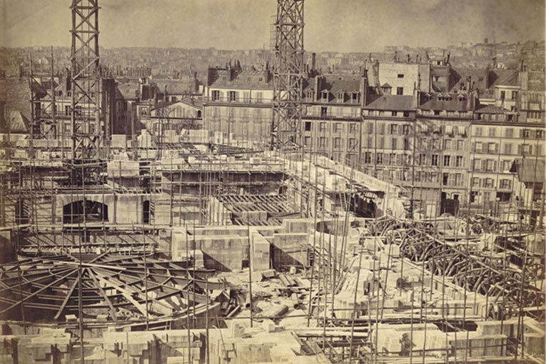 Son premier chantier est celui de l’opéra Garnier, en 1864. Cela lui a permis d’avoir de nombreuses autres commandes. [©Wikimedia Commons]
