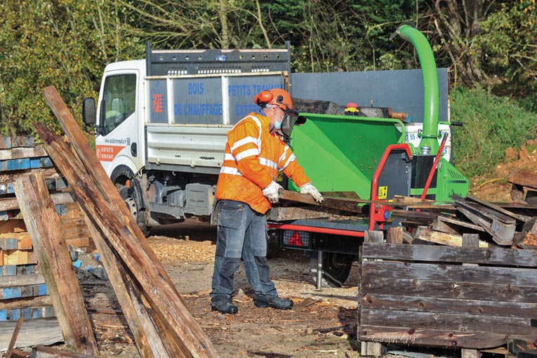 Grâce à l’association Tremplin, KP1 va pouvoir recycler 30 t de bois chaque année. [©KP1]