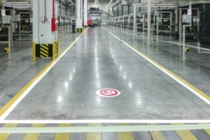 Kemica Coating propose une large gamme de solutions pour les sols industriels. [©Kemica Coating]