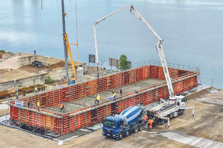 Pour la conception de la coque en béton de l’Ile O, Paschal a fourni près de 600 m2 de coffrage Logo.3.[©Hercules]