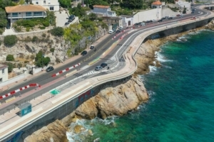 La Corniche Kennedy épouse le littoral marseillais. Elle a fait l’objet d’une grande rénovation. [©Setec Diades]