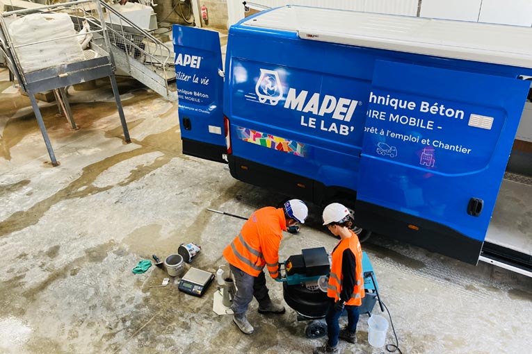 Mapei France lance Mapei Le Lab’, un laboratoire mobile dédié à la formulation du béton. [©Mapei]