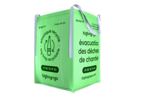 Les big bags sont fabriqués en polyéthylène téréphtalate, un composant issu des déchets de bouteilles en plastique. [©Big Bag'n Go]