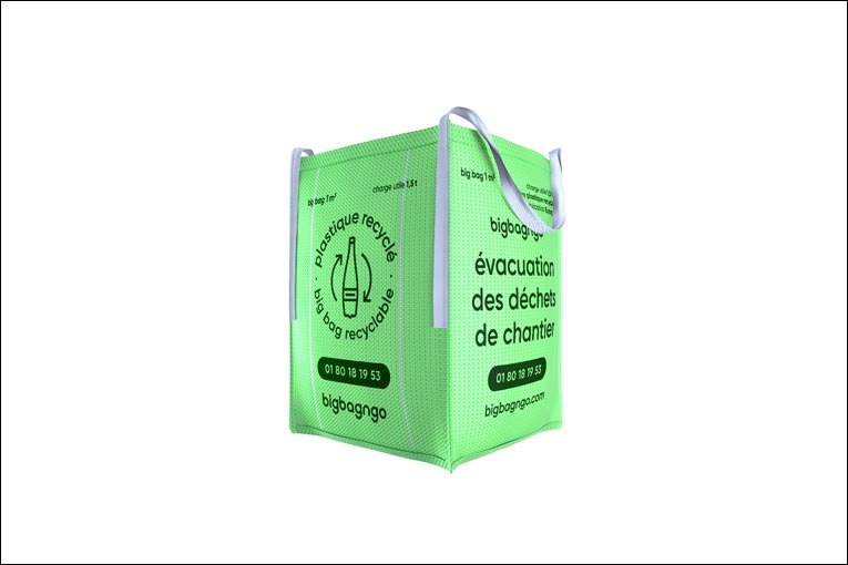 Les big bags sont fabriqués en polyéthylène téréphtalate, un composant issu des déchets de bouteilles en plastique. [©Big Bag'n Go]