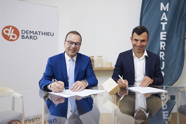 Franck Becherel et Mathieu Neuville signent un partenariat sous le signe du bas carbone. [© Demathieu Bard]