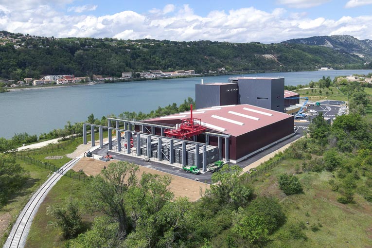 L’usine Rhône Ciments est connectée au fer et située à proximité immédiate d’une voie d’eau. [©ACPresse]