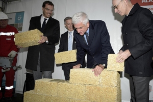 De gauche à droite : Simon Babre, Préfet de l'Eure, Xavier Janin, président d’Alkern, Hervé Morin, président de Région Normandie, et Fabrice Rosay, secrétaire général affaires régionales - Préfecture de Normandie. [©Alkern]