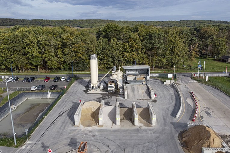 Valormat et Ecotri, deux offres Colas pour donner une seconde vie à tous les matériaux issus du réaménagement et de la déconstruction. – [©Colas]