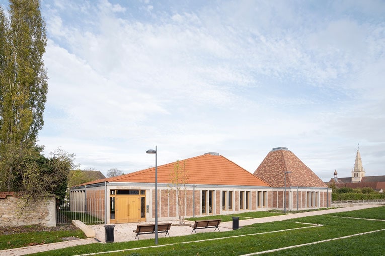 Le Grand Prix du jury : Charles-Henri Tachon, architecture & paysage, restaurant scolaire à Saint-Léger-sur-Dheune (71). [©Nicolas Waltefaugle]