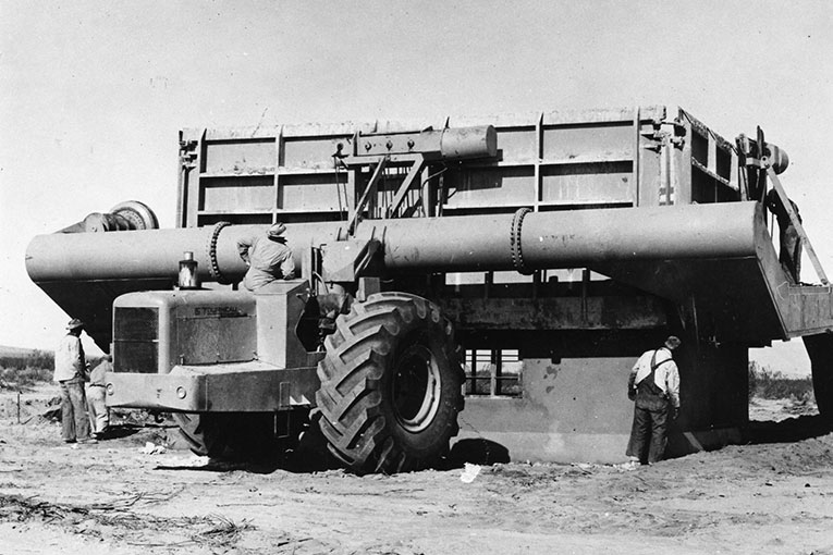 Mécanisation du chantier. Tournalayer : Méthode de transports et de coffrages mobiles pour structures en béton armé, 1952. [©LeTourneau University Archives