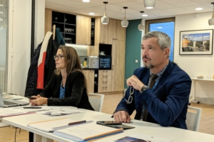 Carole Deneuve, cheffe du service économique et statistique de l’Unicem, et Alain Boisselon, président, lors de leur conférence de fin d'année. [©ACPresse]