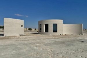 Les nouveaux bâtiments imprimés en 3D béton ont été réalisés à Duqm, la zone économique d’Oman. [©Cobod]