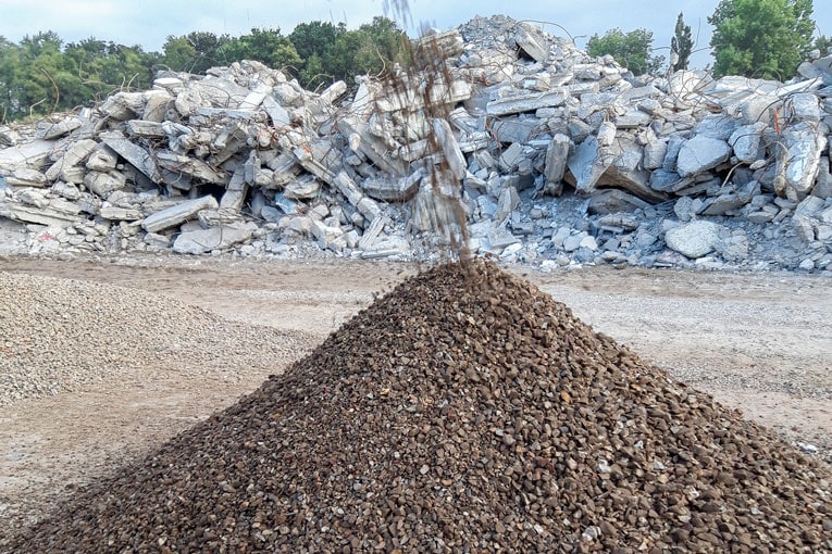 CBGreen assure la production de granulats à partir de déblais de terrassement et de bétons de démolition. [©Groupe CB]