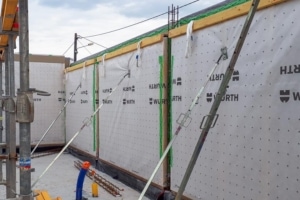 Dans les Murs Bois Structurants, on distingue les réservations pour permettre le coulage ultérieur du béton. [©Intégral Bois System]