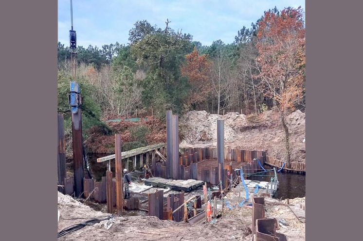 Les premiers coulages de béton ont été effectués en janvier dernier, afin de reconstruire le barrage de la Nasse, à Léon. 
[©Cemex]