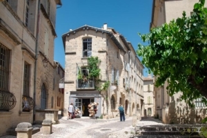 Située dans le Gard, Uzès se classe n° 1 du Top 20 des villes les plus recherchées pour investir dans un logement. [©ACPresse]